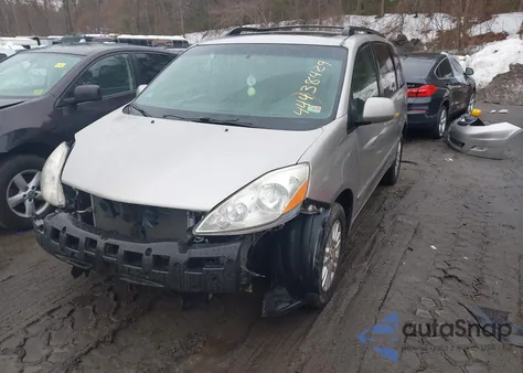 2008 Toyota Sienna Limited z USA, uszkodzony, nr VIN 5TDBK22C38S022038